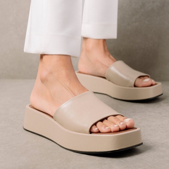 svegan Shoes - SVEGAN Janice Vegan Leather Platform Sandal in Tahini Beige  Size 40